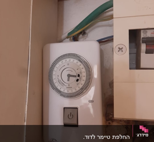 שעון טיימר חשמלי עם חוטים חשופים